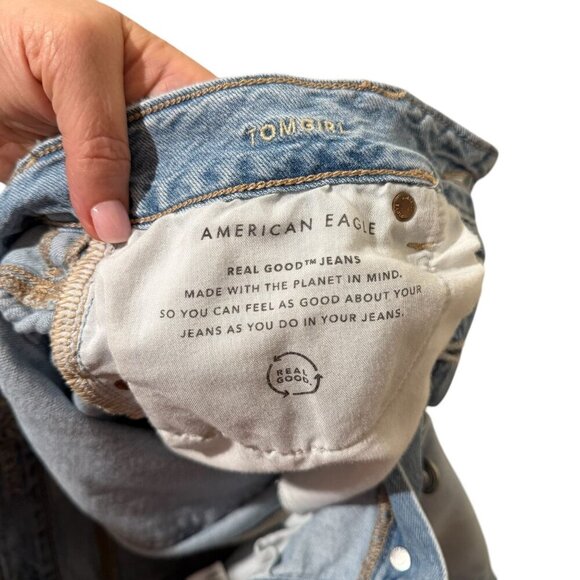 American Eagle Distressed Light Wash tomgirl Jeans Womens Size 2 Denim Casual We - Picture 9 of 10